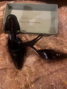 Gianni Bini Black Pointed-Toe Slingback Heels with Mid Heel